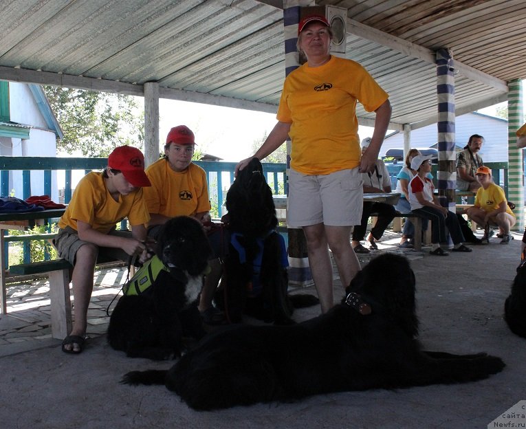 Фото: Глеб Футерман и собака, [d12567]
Данила Ботов и, ньюфаундленд Allegro Assai Luna (Аллегро Ассаи Луна), и, [p1431] с собакой, ньюфаундленд Ekspressiya  iz Medvej'ego YAra (Експрессия  из Медвежьего Яра)