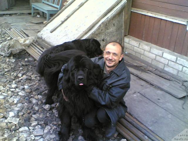 Фото: [d6329]
Юсуф и сын Сергей, на заднем плане Белуша.