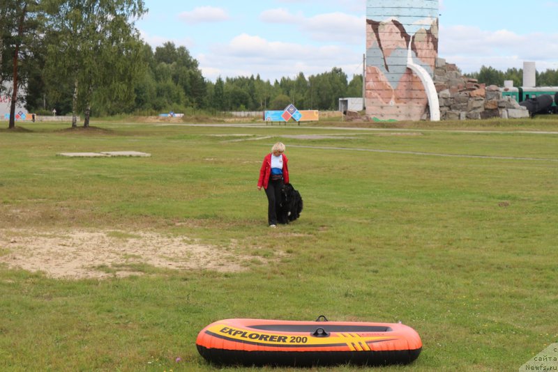 Фото: Larisa Kutina (Лариса Кутина), ньюфаундленд Belkonder-Club Ugli-Boogli (Белкондер-Клаб Угли-Бугли)