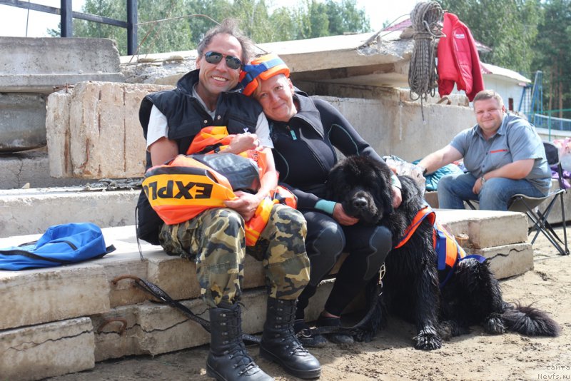 Фото: Antonina CHigvinceva (Антонина Чигвинцева), ньюфаундленд Toptyzhka Geroy Nashego Vremeni (Топтыжка Герой Нашего Времени)