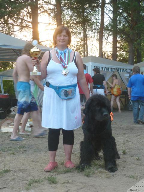 Фото: Tat'yana Abutova (Татьяна Абутова), ньюфаундленд Akvanavt iz Tihogo Omuta (Акванавт из Тихого Омута)