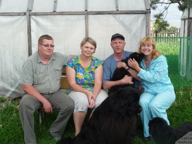 Фото: Vitaliy Perevyishin (Виталий Перевышин), Наташа Перевышина, мама с папой Сказки, ньюфаундленд Vostochnaya Skazka (Восточная Сказка), ньюфаундленд Bol'shaya Udacha (Большая Удача), ньюфаундленд Vlastelin Morey (Властелин Морей)